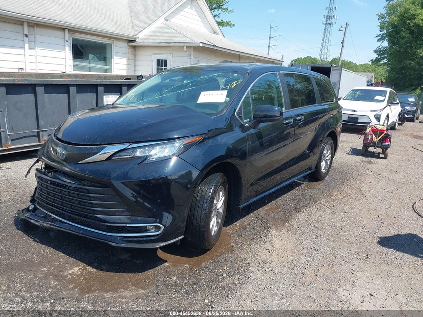 2022 TOYOTA SIENNA auction photo 2