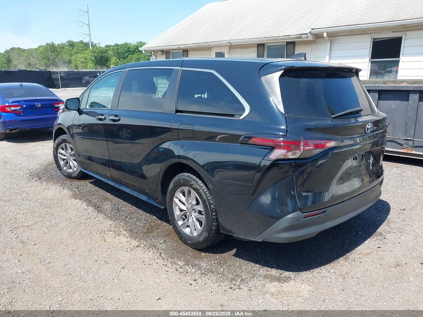 2022 TOYOTA SIENNA auction photo 3