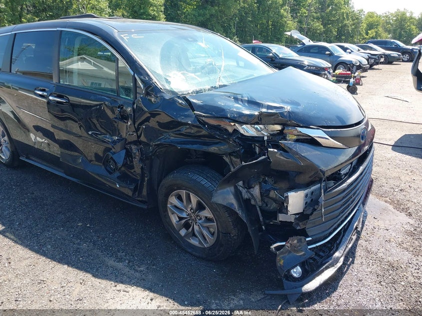 2022 TOYOTA SIENNA auction photo 6