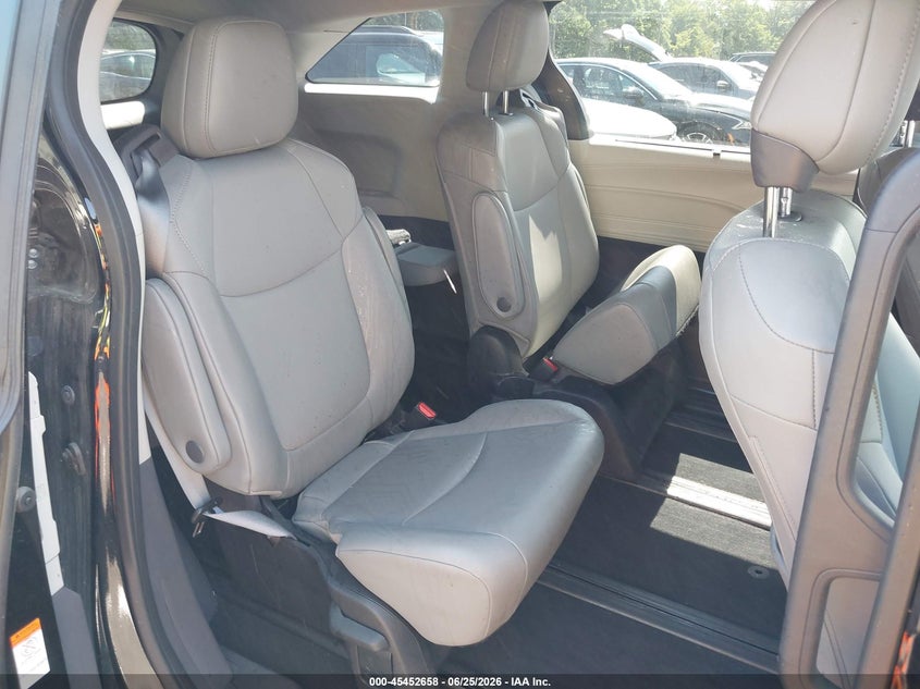2022 TOYOTA SIENNA auction photo 8