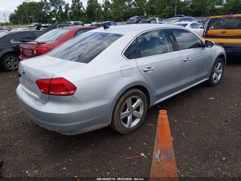 2012 VOLKSWAGEN PASSAT auction photo 4