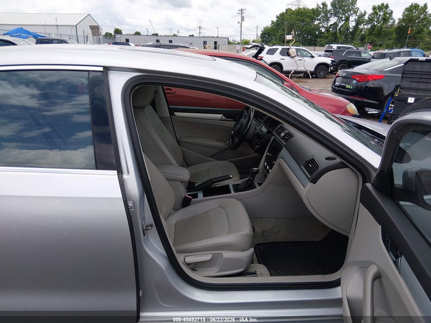 2012 VOLKSWAGEN PASSAT auction photo 5