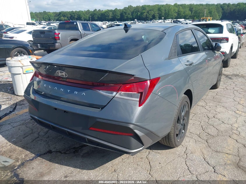 2026 HYUNDAI ELANTRA auction photo 4