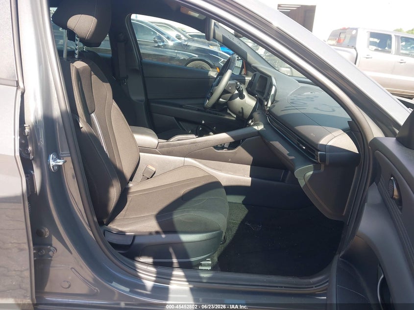 2026 HYUNDAI ELANTRA auction photo 5