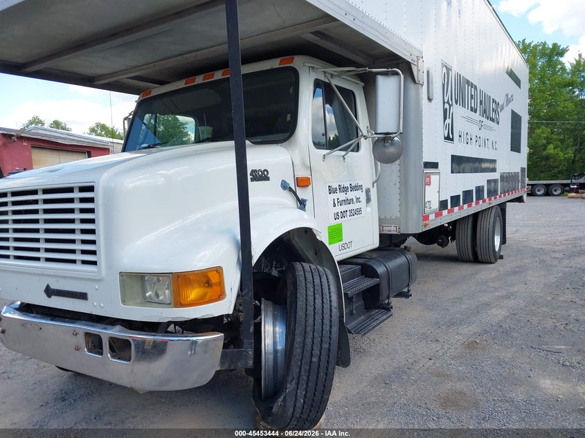 1999 INTERNATIONAL 4000 auction photo 2