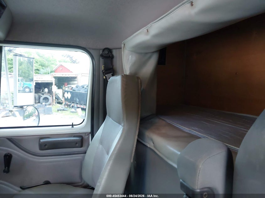1999 INTERNATIONAL 4000 auction photo 6