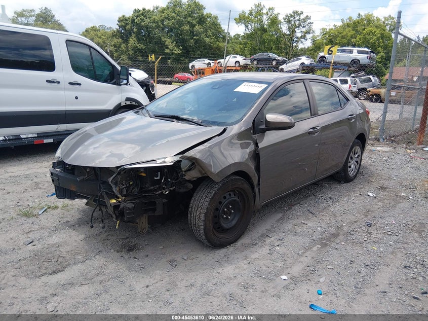 2018 Toyota Corolla Le 5YFBURHE8JP766826 photo 1