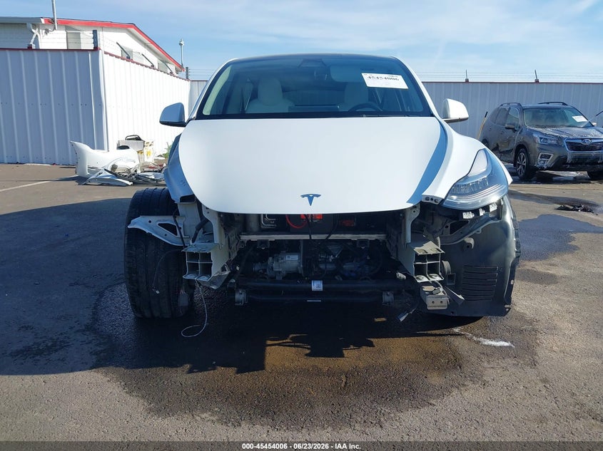 2022 Tesla Model Y Long Range Dual Motor All-Wheel Drive VIN: 7SAYGDEE2NF359260 Lot: 45454006