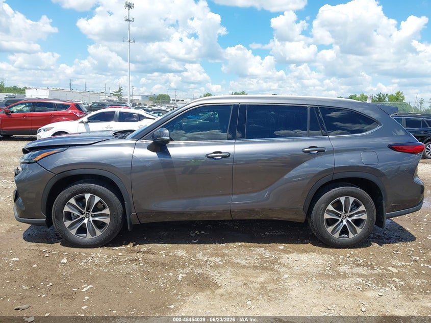 2022 Toyota Highlander Xle VIN: 5TDGZRBH4NS579221 Lot: 45454039