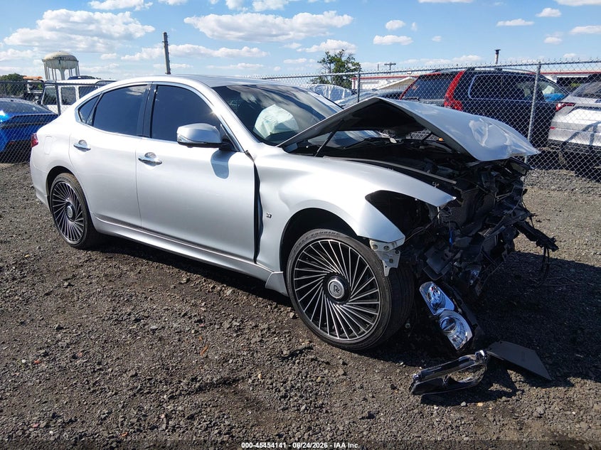 2015 Infiniti Q70