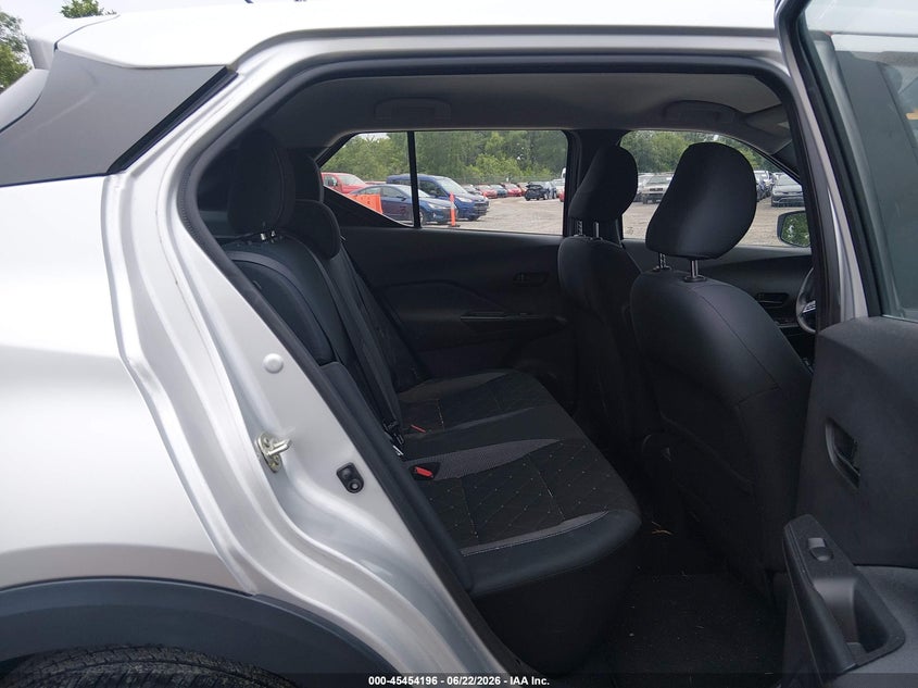 2020 NISSAN KICKS auction photo 8