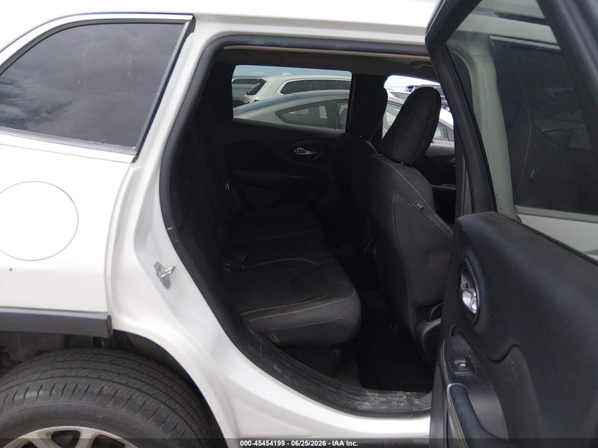 2016 JEEP CHEROKEE auction photo 8