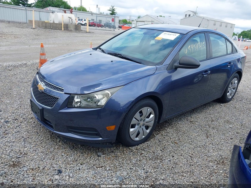 2013 CHEVROLET CRUZE auction photo 2