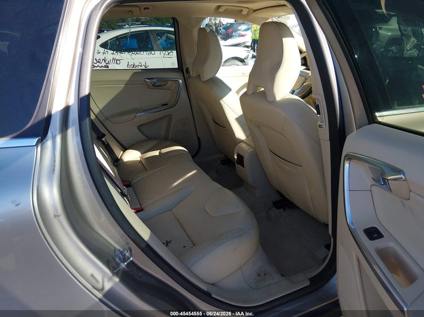 2016 VOLVO XC60 auction photo 8