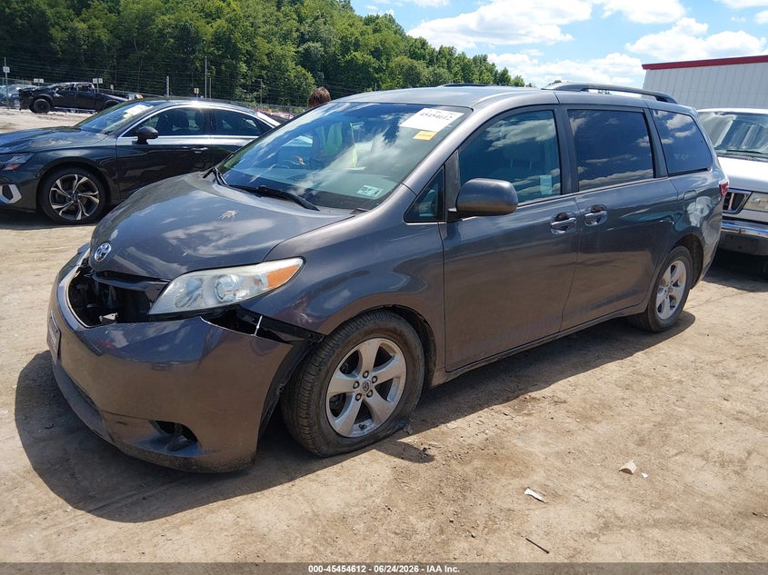 2017 TOYOTA SIENNA VAN 3.5L V-6 DI, DOHC, VVT, 296HP
