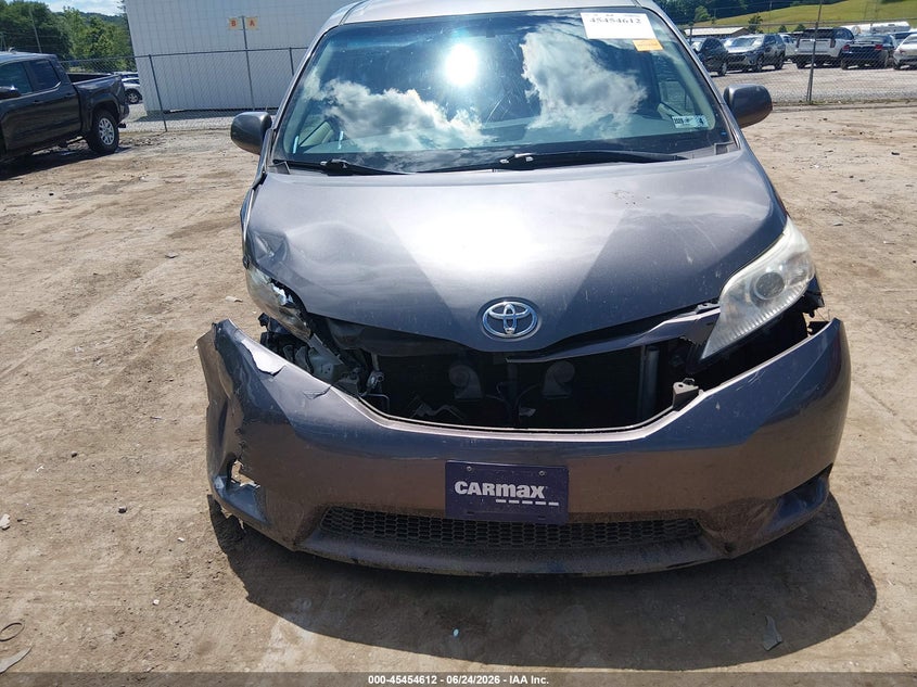 2017 TOYOTA SIENNA VAN 3.5L V-6 DI, DOHC, VVT, 296HP