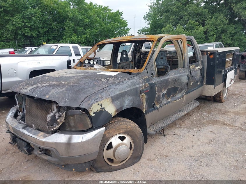 2002 FORD F-350 auction photo 2