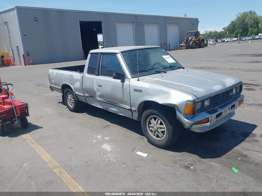 1985 NISSAN 720 KING CAB