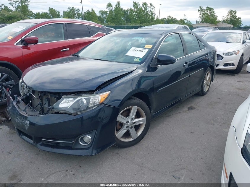 2014 TOYOTA CAMRY auction photo 2