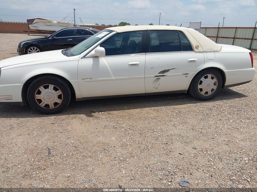 2005 Cadillac Deville Livery Pkg VIN: 1G6KD54Y15U267824 Lot: 45455110