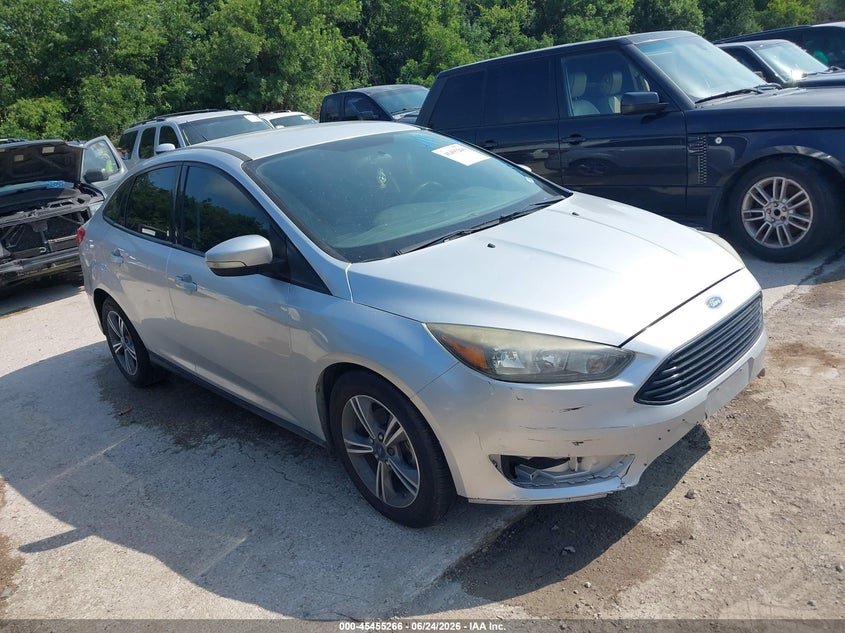 Vin: 1fadp3fe4hl290194, lot: 45953379, ford focus se 2017 img_1