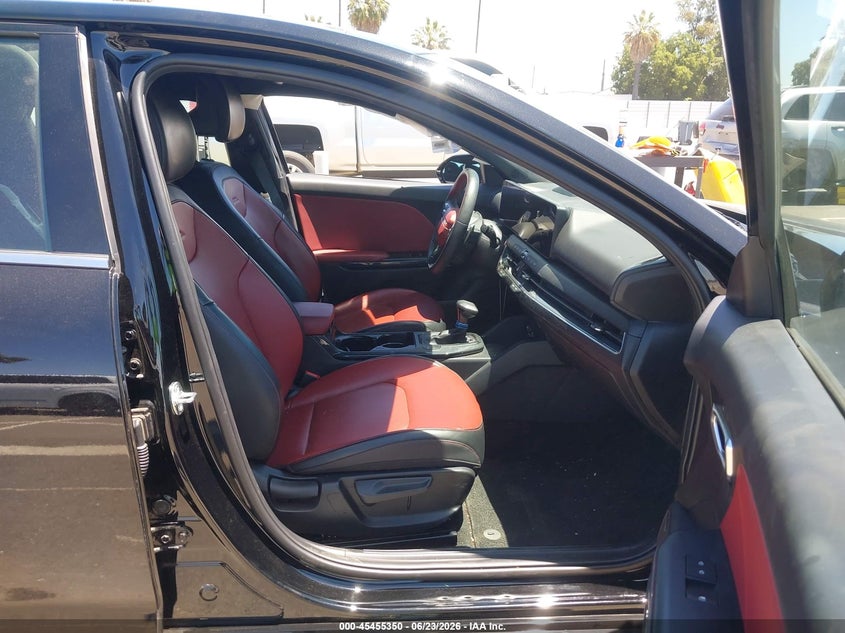 2025 KIA K4 SEDAN 2.0L I-4 DOHC, VVT, 147HP