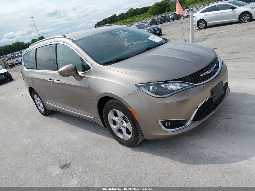 Vin: 2c4rc1eg3hr607604, lot: 45953770, chrysler pacifica touring-l plus 2017 img_1