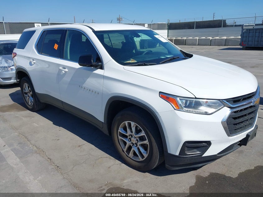 2020 CHEVROLET TRAVERSE FWD LS — Photo gallery