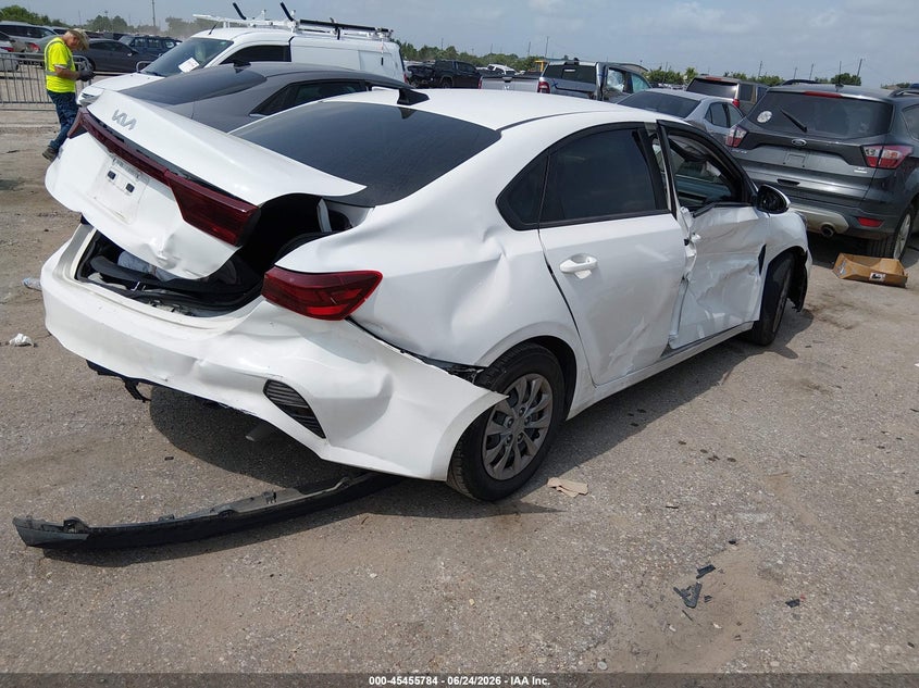 2024 KIA FORTE auction photo 4