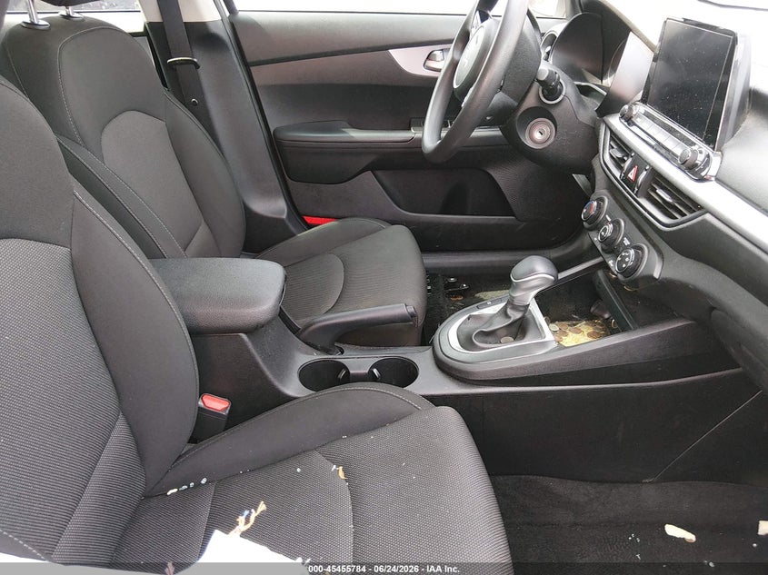 2024 KIA FORTE auction photo 5