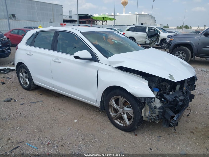 2018 HYUNDAI ELANTRA GT auction photo 1