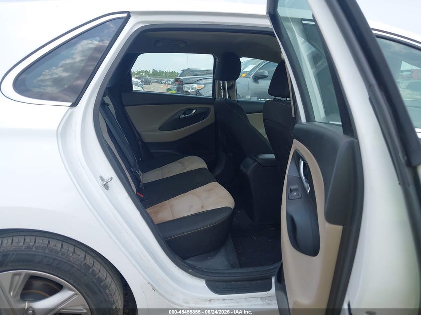 2018 HYUNDAI ELANTRA GT auction photo 8