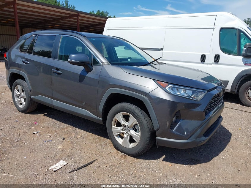 2021 TOYOTA RAV4 XLE — Галерея фотографий