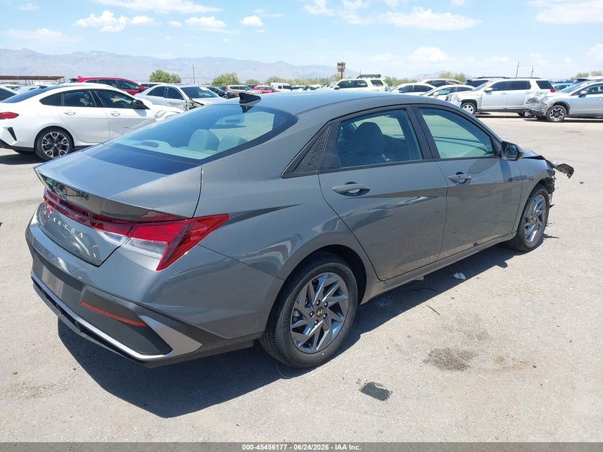 2024 HYUNDAI ELANTRA SEL — Photo 4
