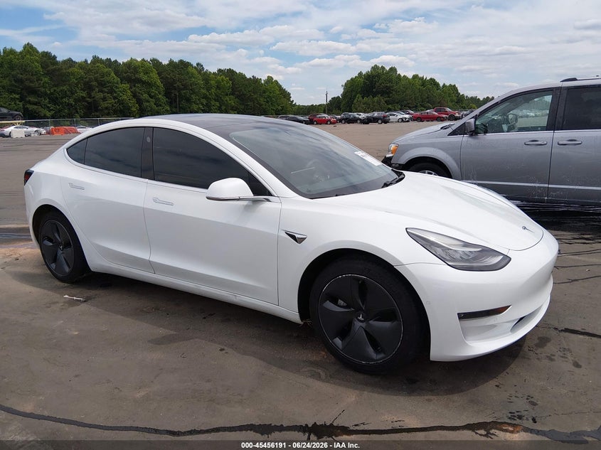 TESLA MODEL 3 - zdjęcie 1
