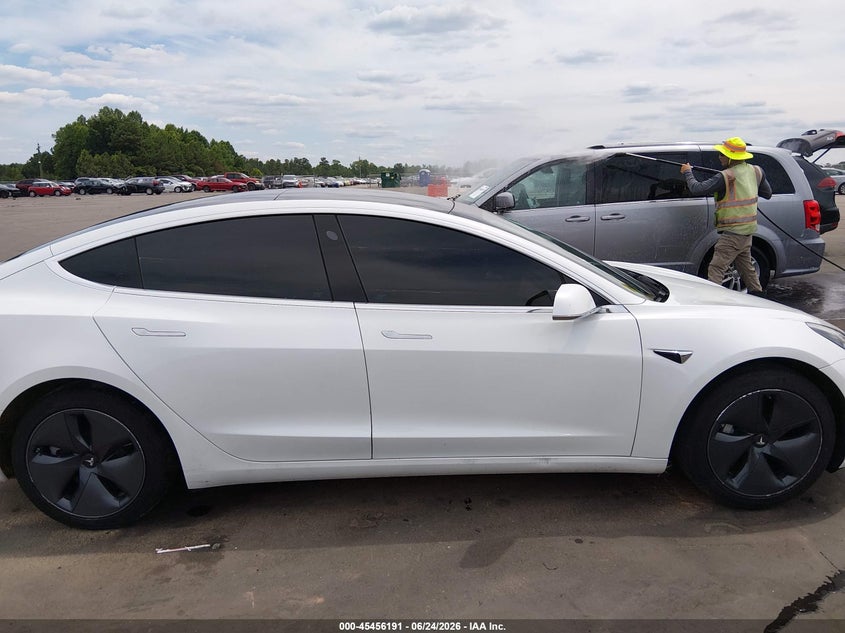 TESLA MODEL 3 - zdjęcie 14