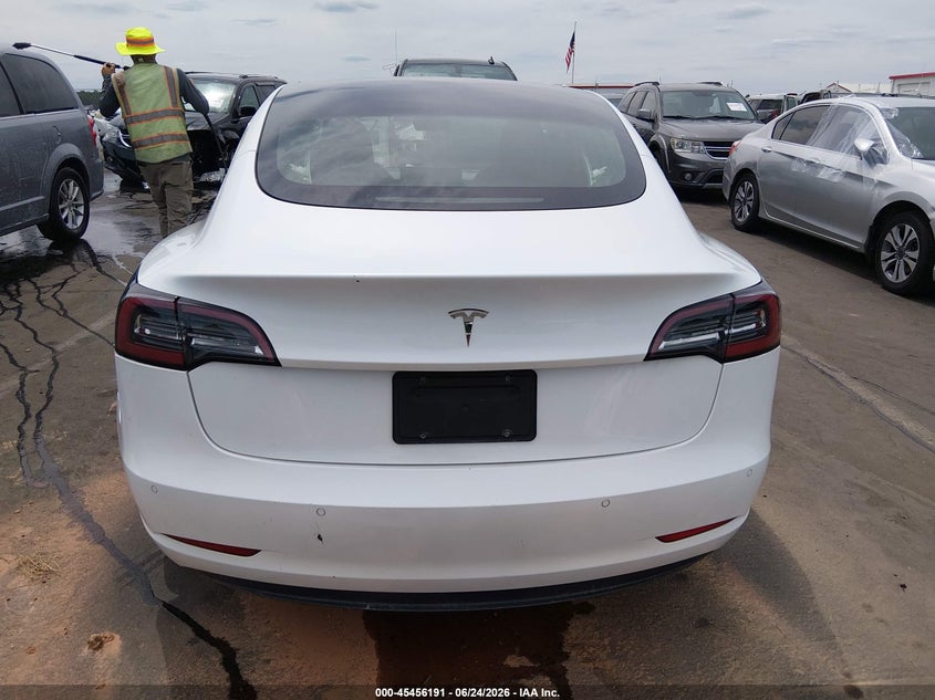 TESLA MODEL 3 - zdjęcie 17