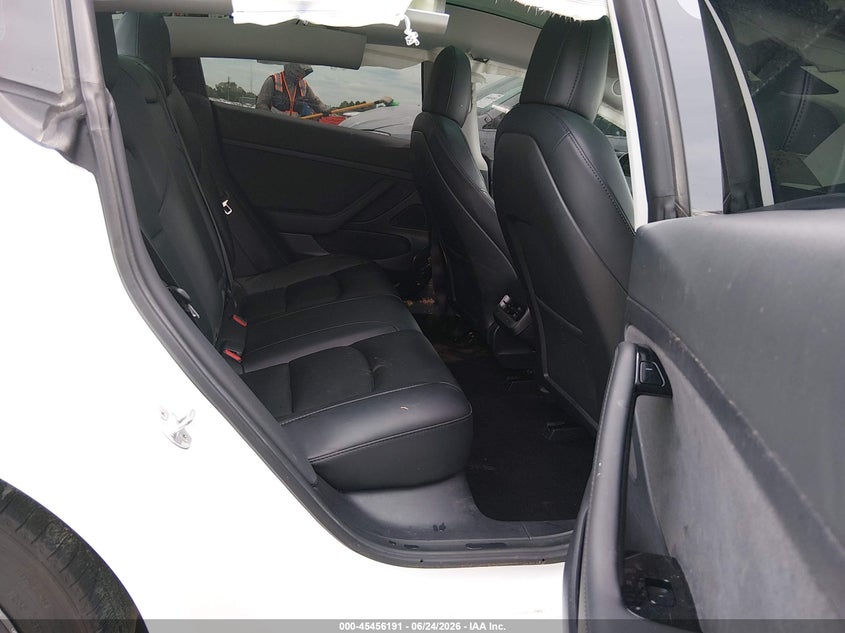 TESLA MODEL 3 - zdjęcie 8