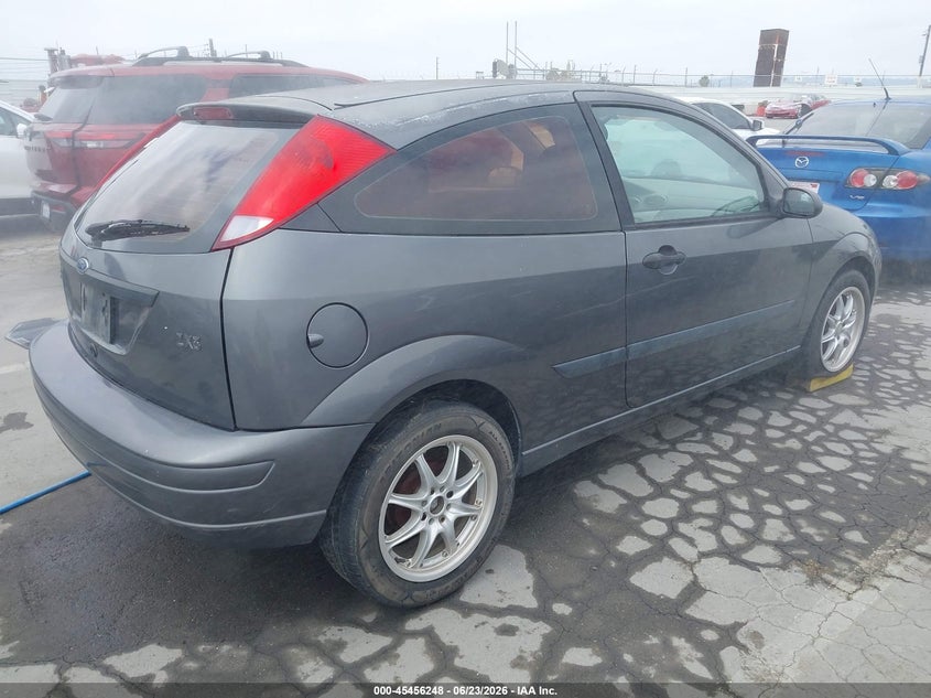 2004 FORD FOCUS auction photo 4
