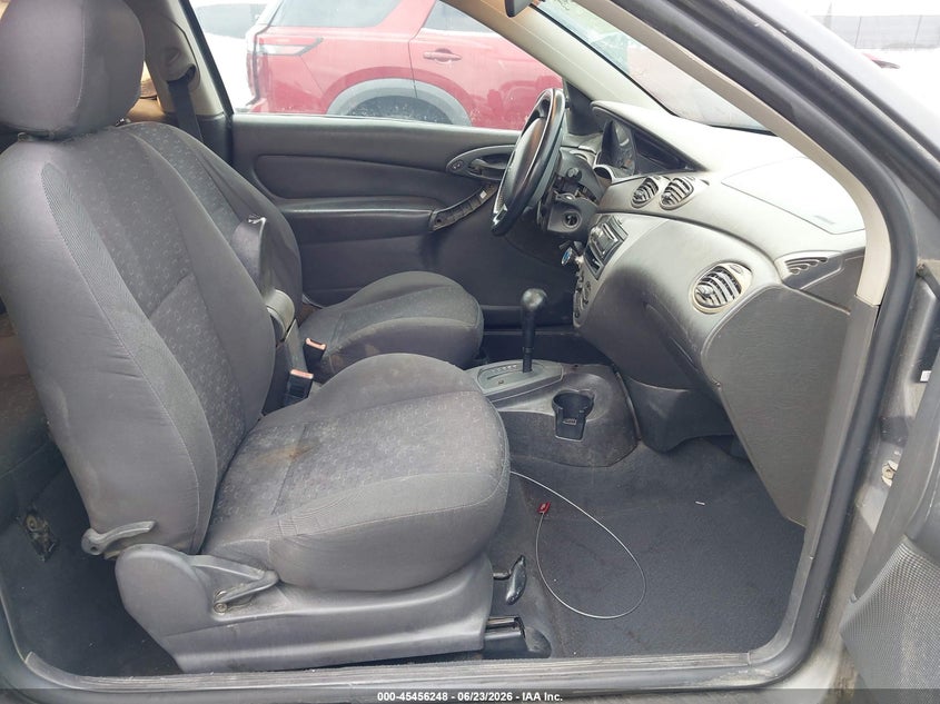 2004 FORD FOCUS auction photo 5