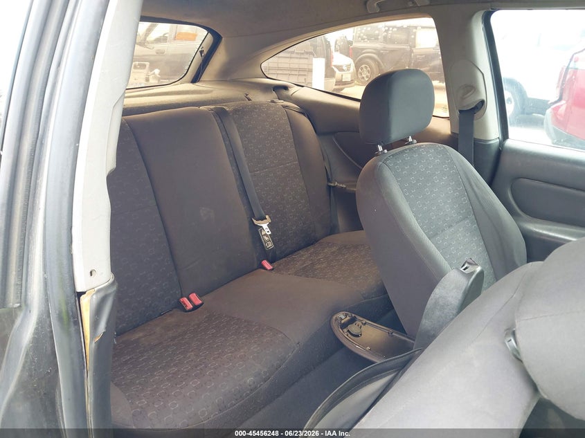 2004 FORD FOCUS auction photo 8