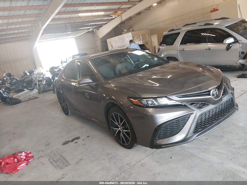 2021 TOYOTA CAMRY SE AWD