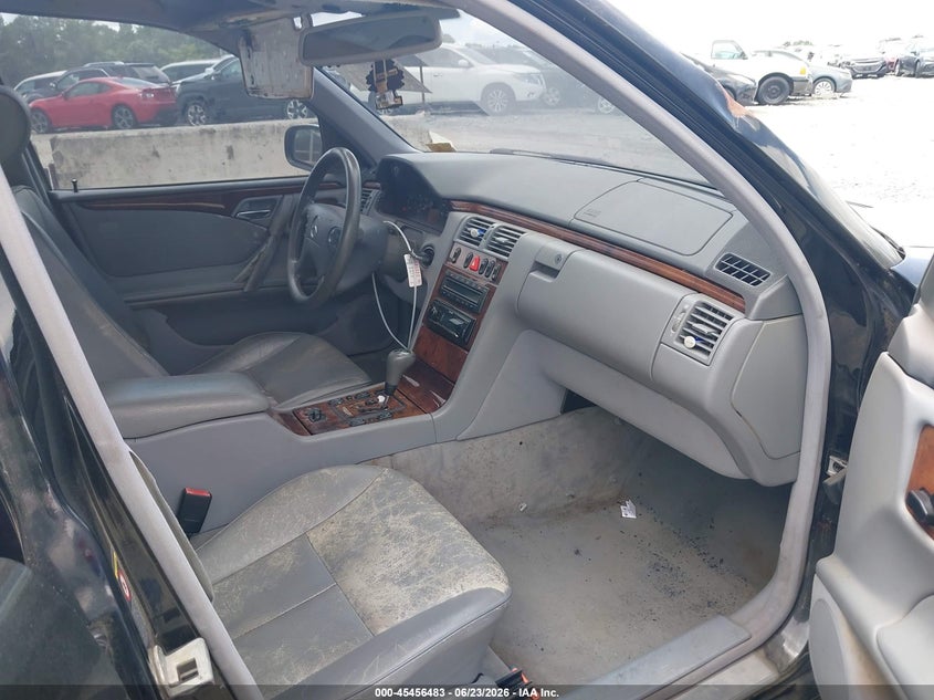 2000 MERCEDES-BENZ E 320 auction photo 5