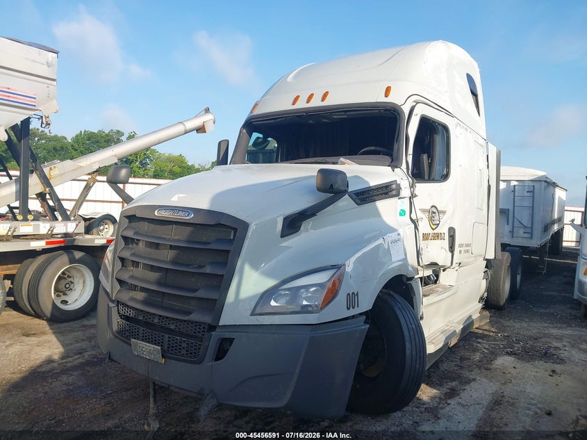 2023 FREIGHTLINER NEW CASCADIA 126 auction photo 2