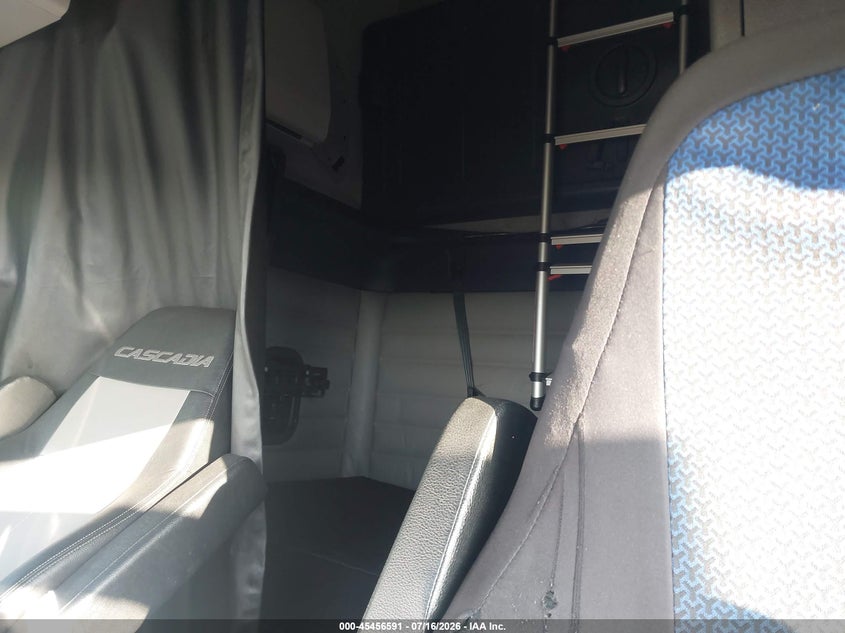 2023 FREIGHTLINER NEW CASCADIA 126 auction photo 6