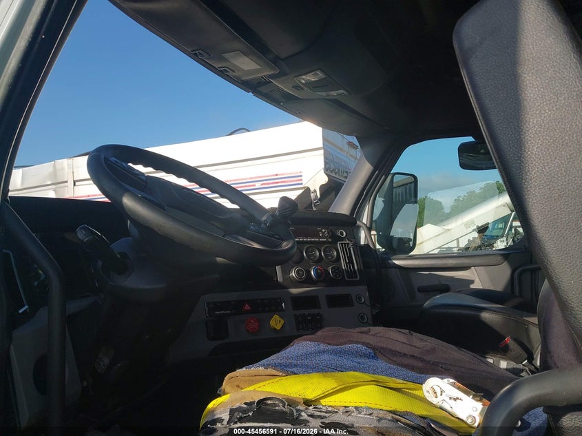 2023 FREIGHTLINER NEW CASCADIA 126 auction photo 7