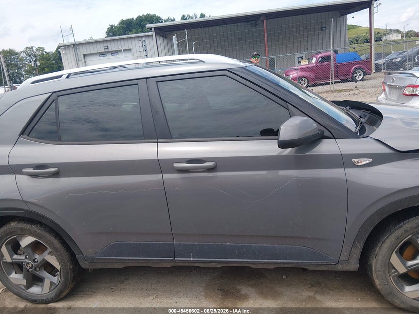 2022 Hyundai Venue Sel VIN: KMHRC8A30NU137490 Lot: 45456602