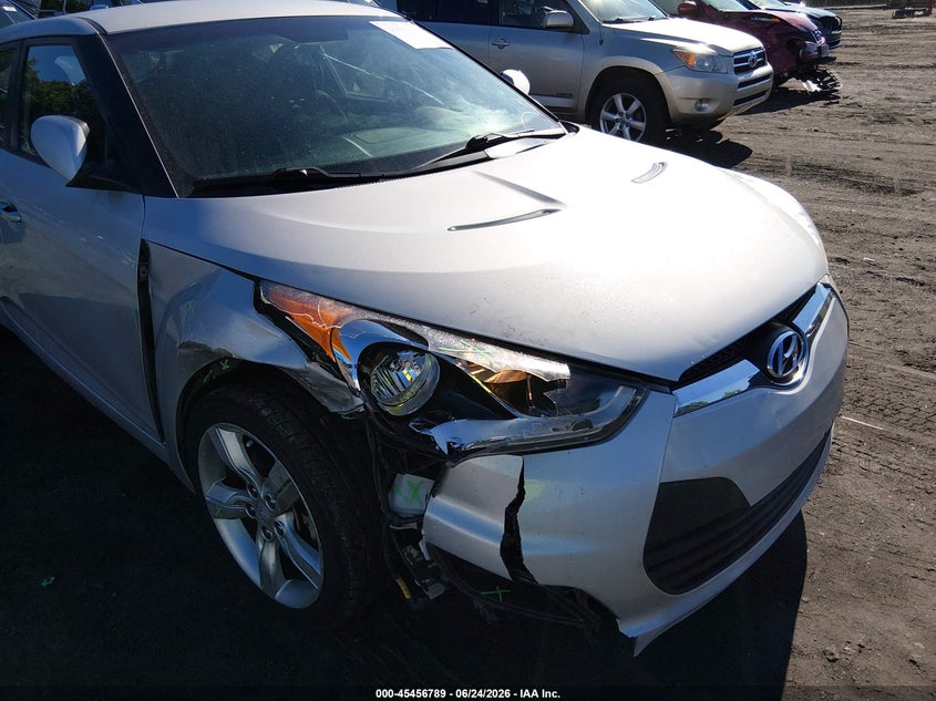 2014 Hyundai Veloster Base W/Black VIN: KMHTC6AD4EU211755 Lot: 45456789