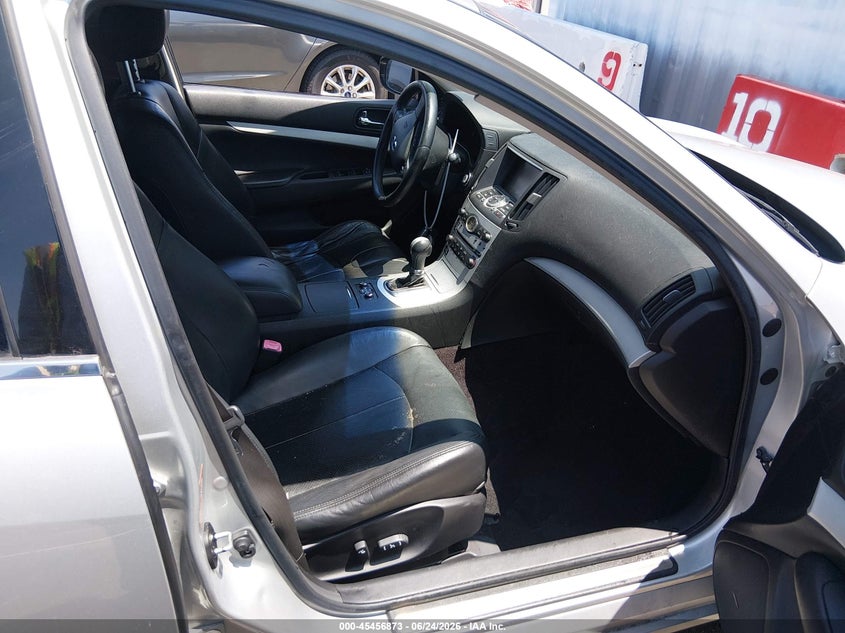 2009 INFINITI G37X — zdjęcie 5