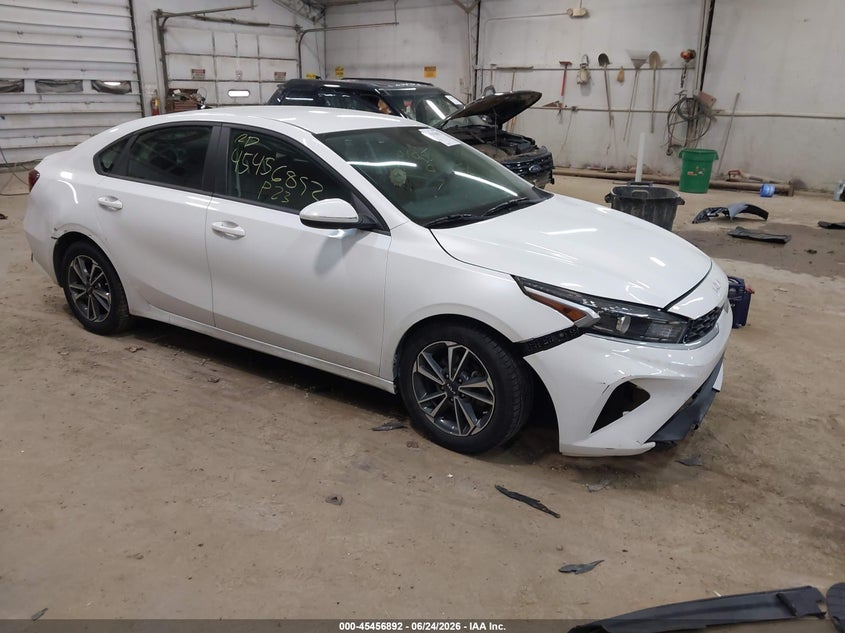 Vin: 3kpf24ad3pe694150, lot: 45955005, kia forte lxs 2023 img_1